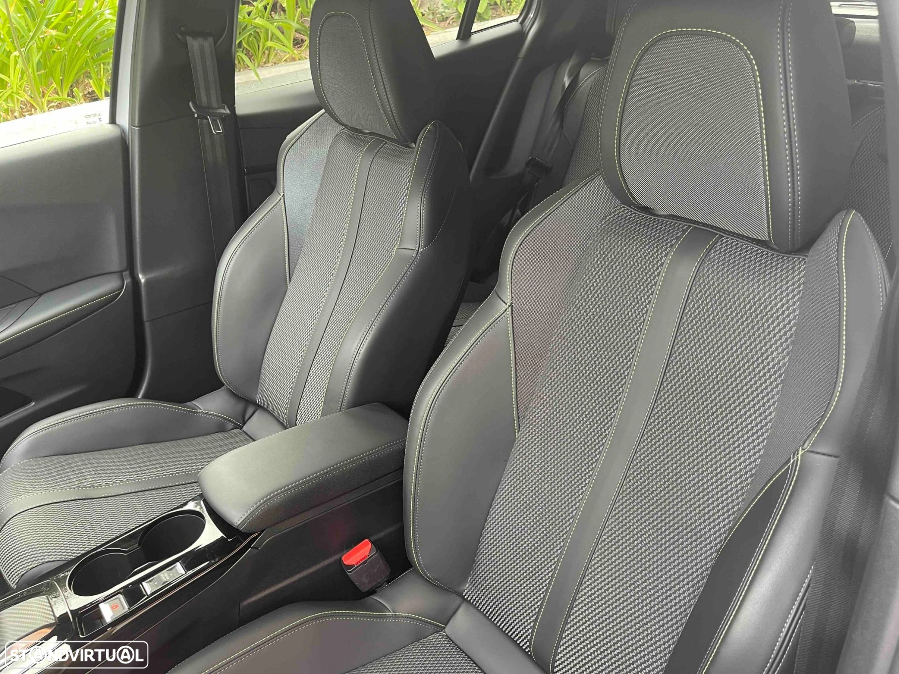 Peugeot 2008 1.2 PureTech GT EAT8 - 32