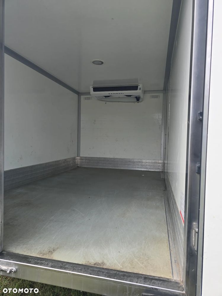 Mercedes-Benz Sprinter - 5