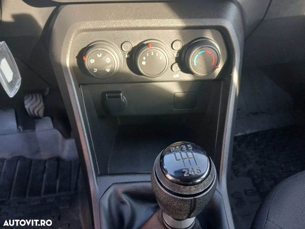 Dacia Logan TCe 90 Essential - 6