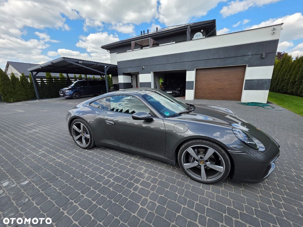 Porsche 911 Carrera 4 PDK - 18