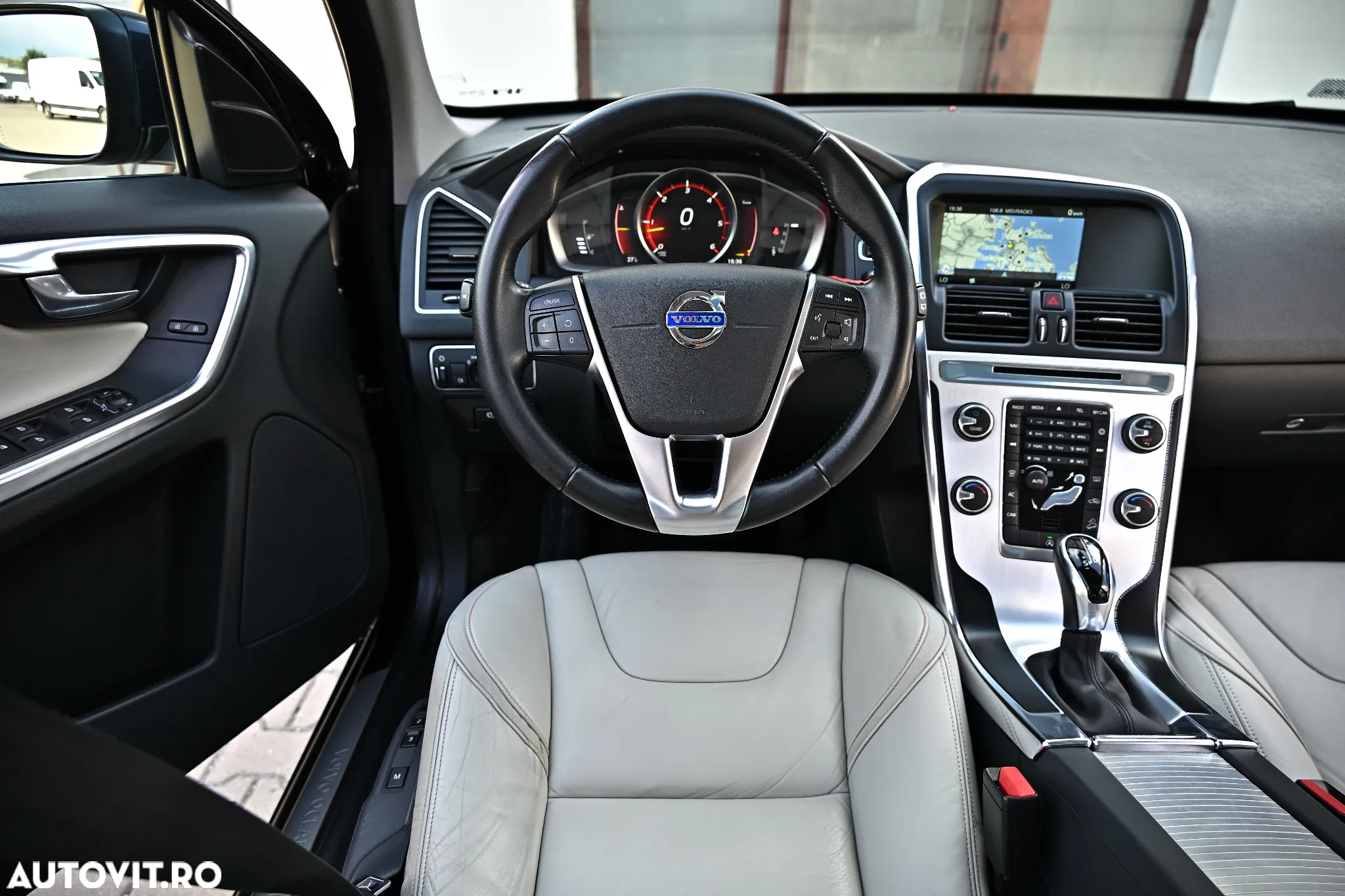 Volvo XC 60 D4 AWD Geartronic Ocean Race - 26