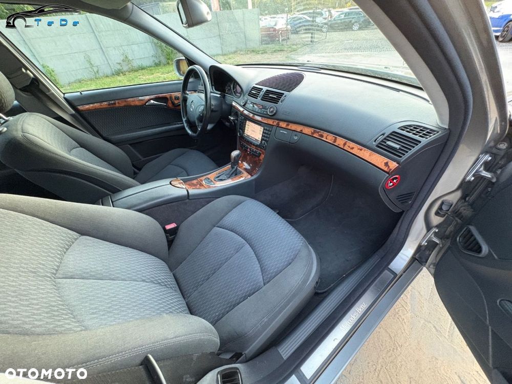 Mercedes-Benz Klasa E 500 4-Matic T Elegance - 35