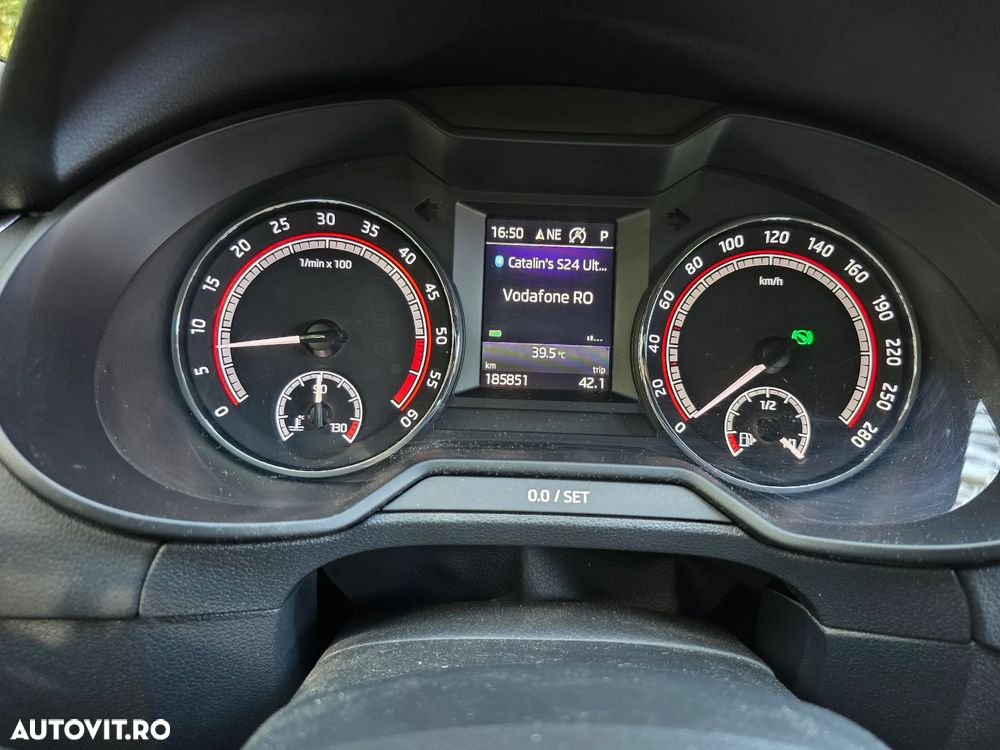 Skoda Octavia Combi Diesel 2.0 TDI 4X4 DSG RS - 10