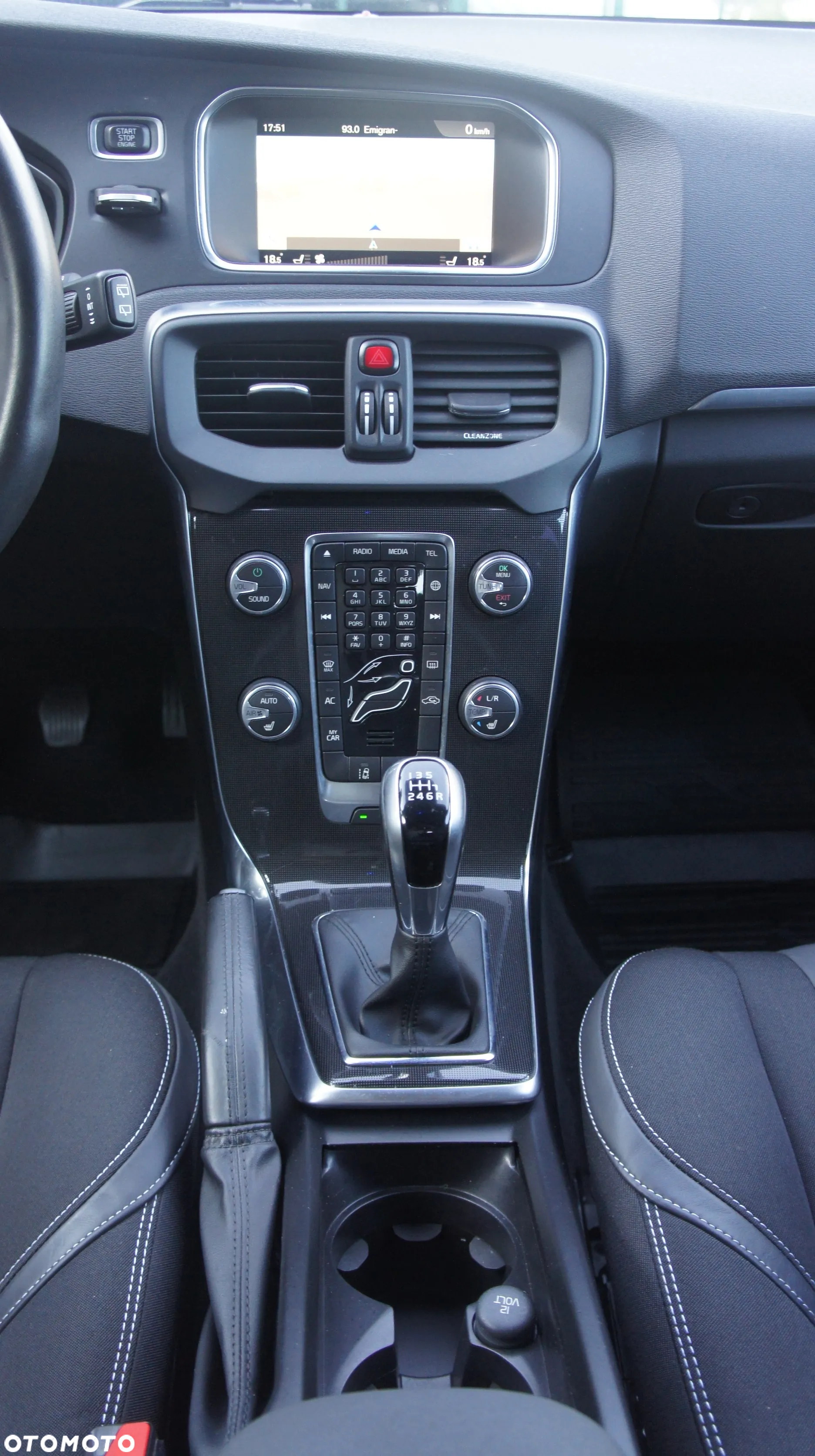 Volvo V40 D3 Drive-E Momentum - 25