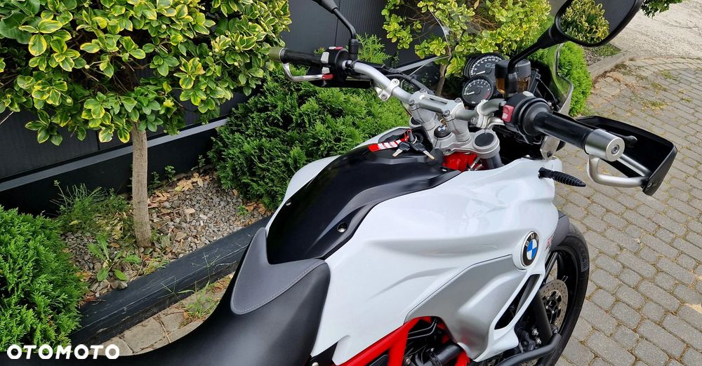 BMW F - 22