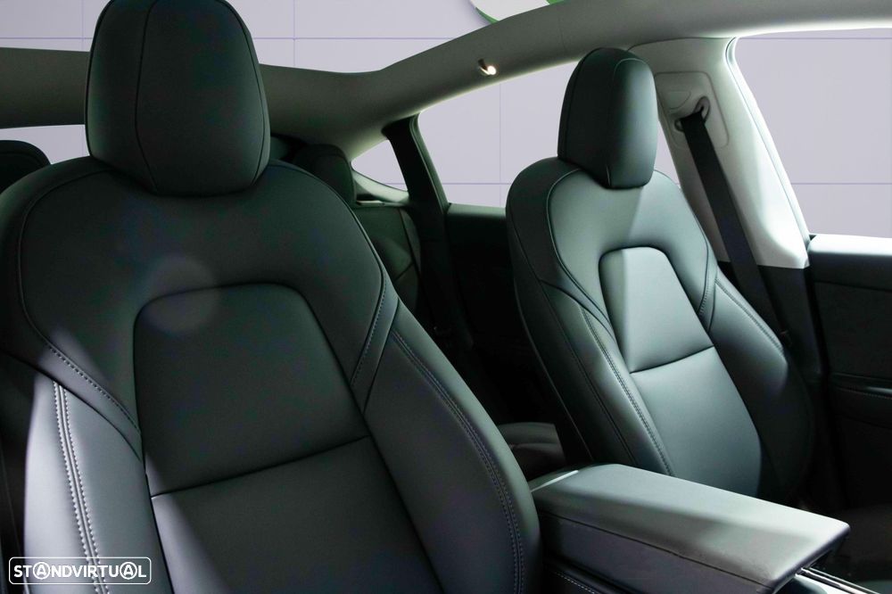 Tesla Model Y Standard Long Range RWD - 11