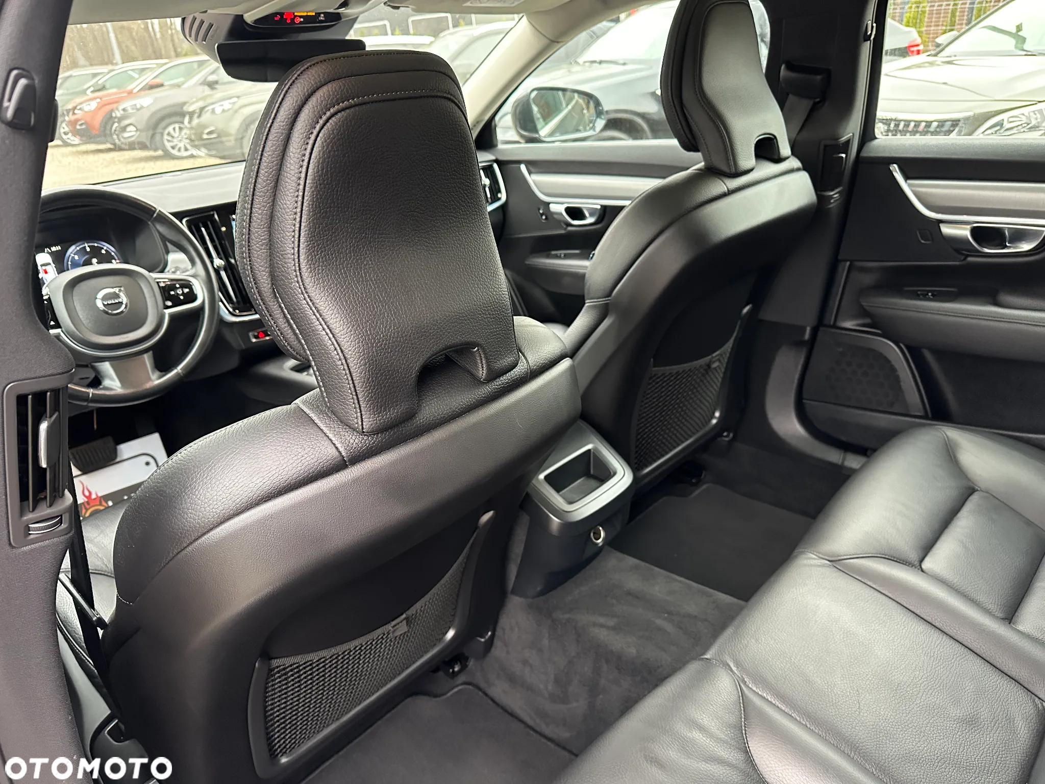 Volvo V90 D3 Momentum Pro - 19