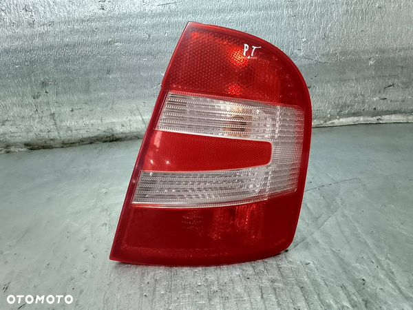 LAMPA TYLNA PRAWA SKODA FABIA I 6Y6945112B HATCHBACK