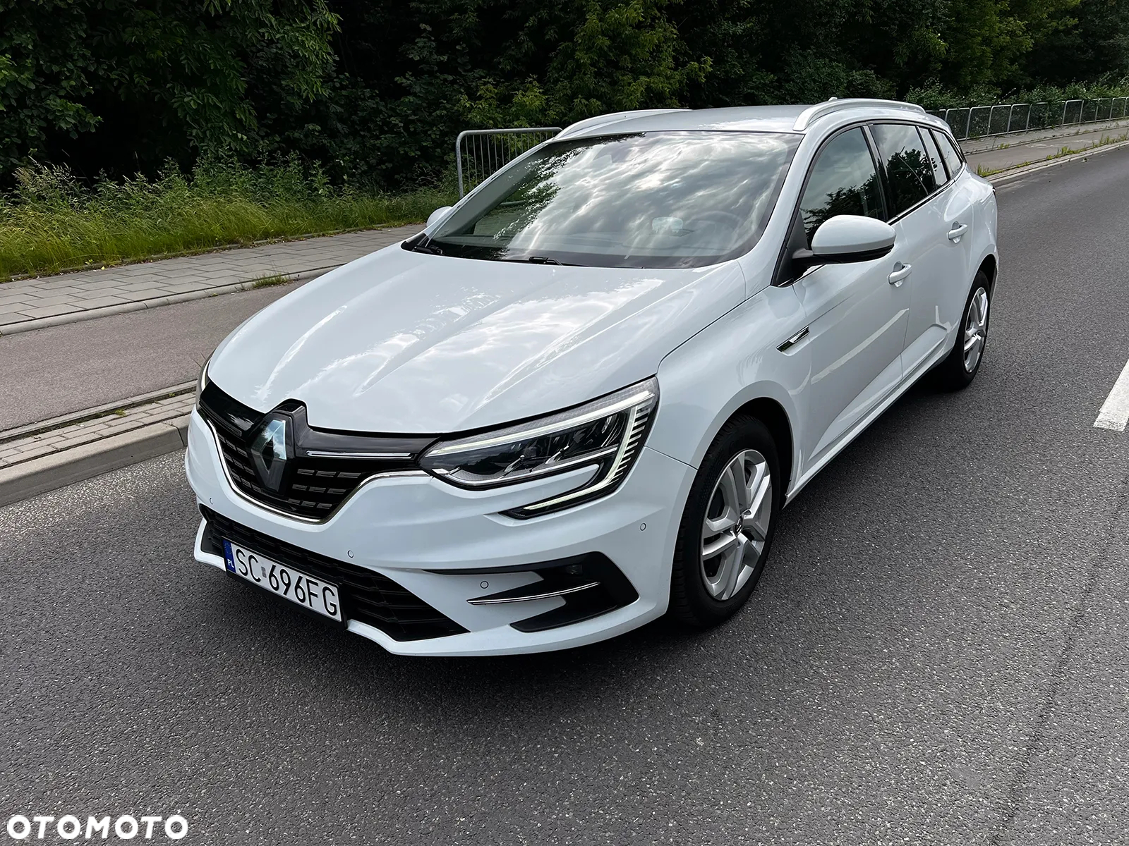 Renault Megane Grandtour TCe 140 GPF EDC BUSINESS EDITION - 2