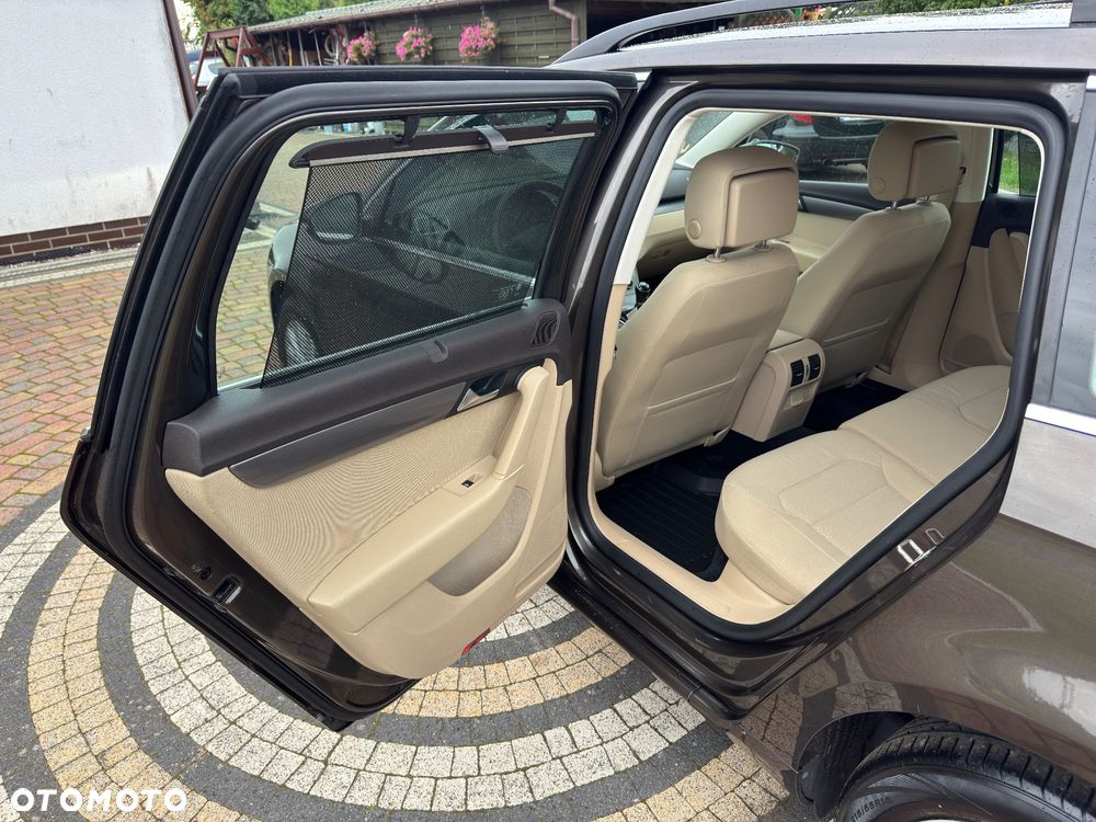 Volkswagen Passat - 20