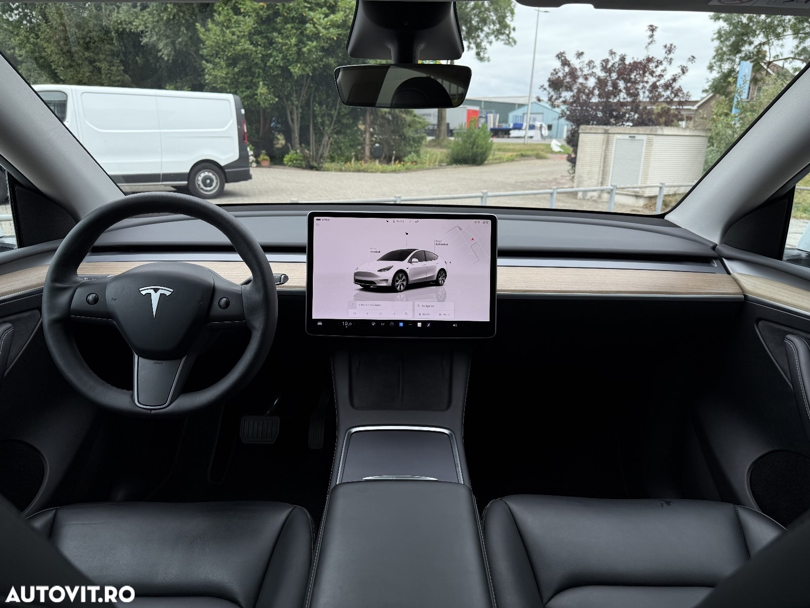 Tesla Model Y - 18