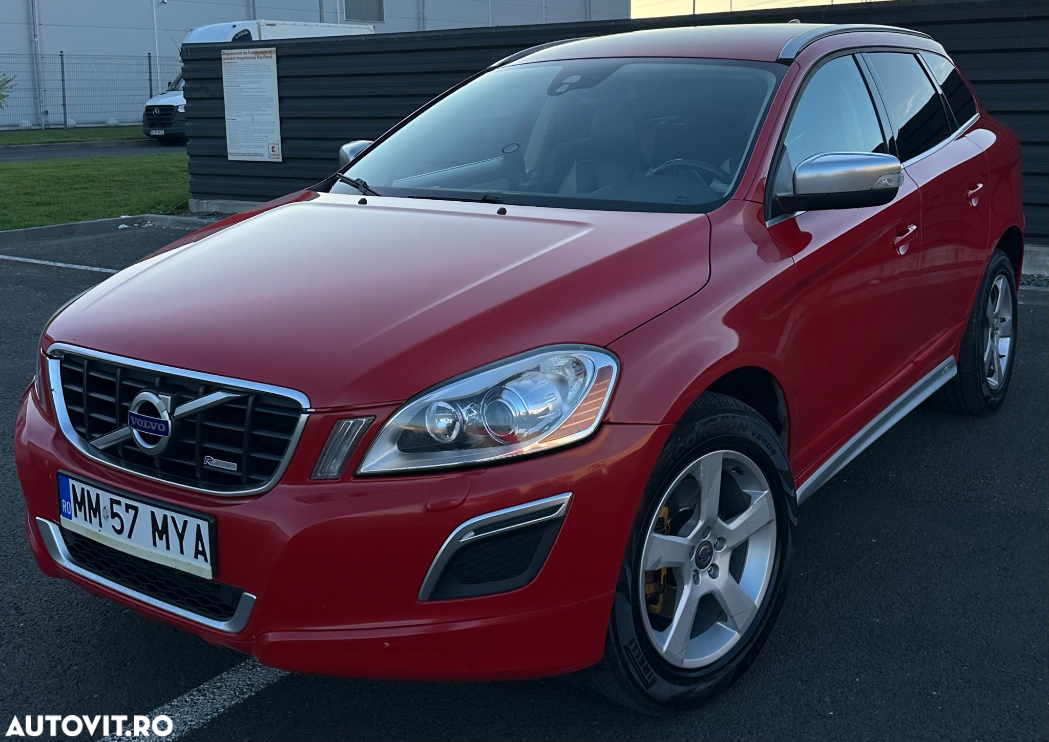 Volvo XC 60 D4 AWD Start-Stop Rdesign - 2