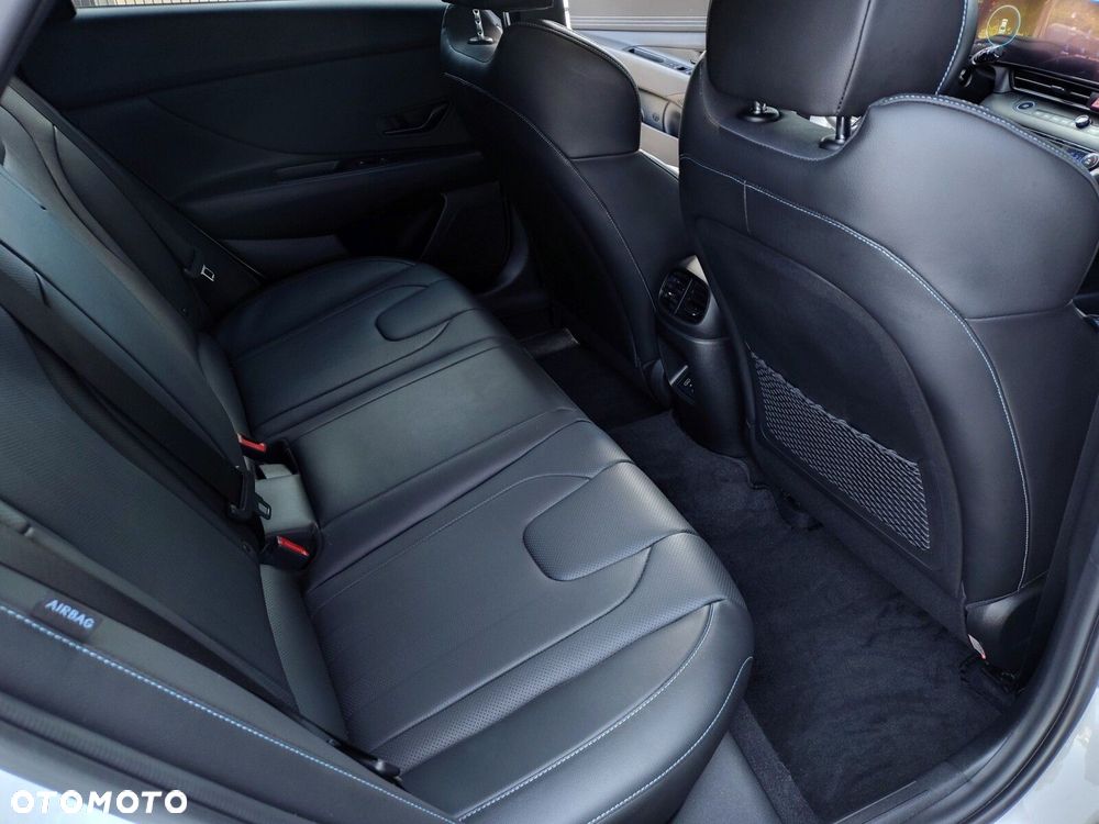 Hyundai Elantra - 28