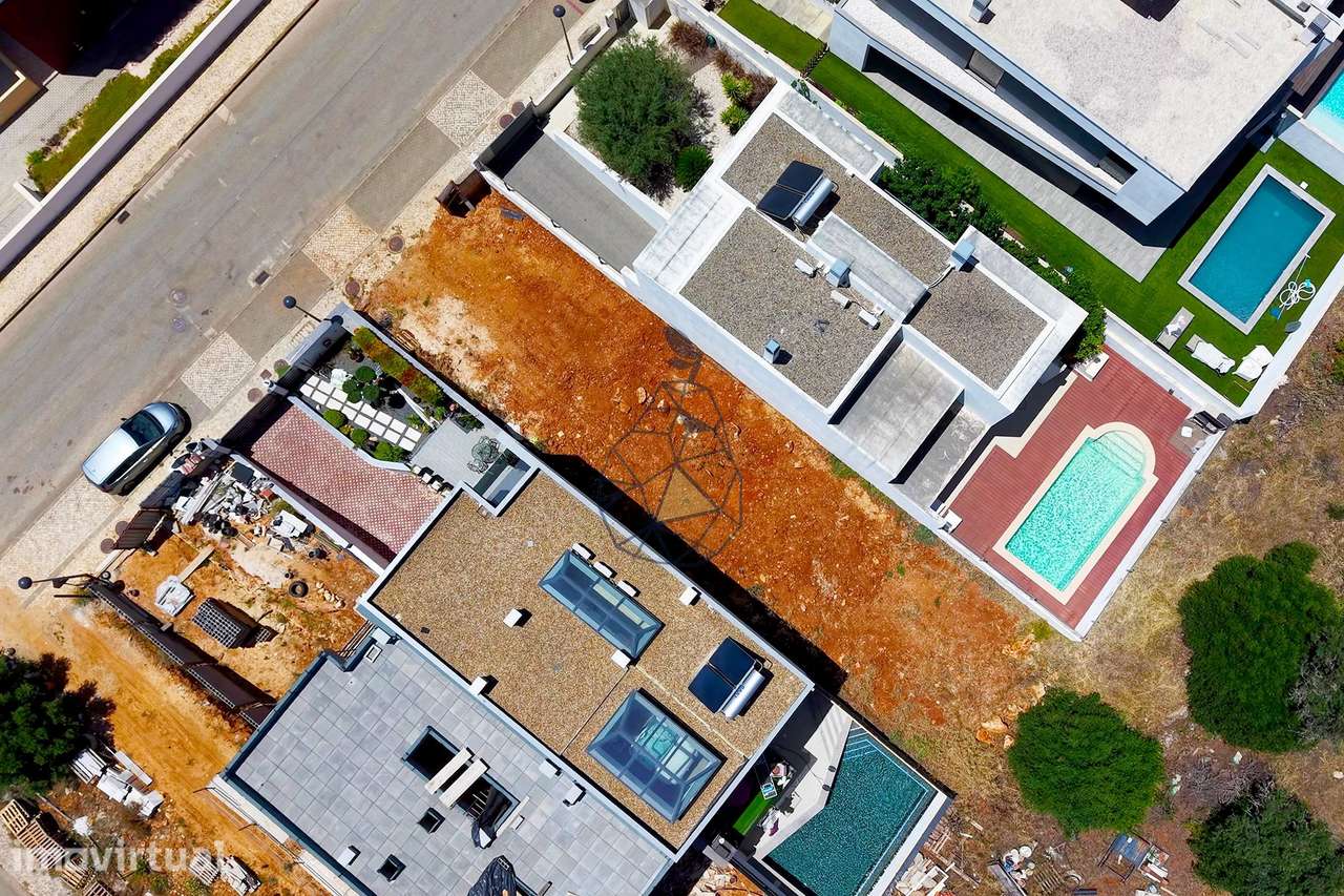Linda moradia em banda em construção para venda na área de Sesmarias, - Grande imagem: 2/28