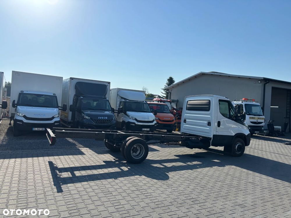 Iveco 70C17,,70C18,,70C15,,72C17,,50C17,,35C17,,35C15 PODWOZIE DO ZABUDOWY  WYWROTKA SKRZYNIA LADUNKOWA KONTENER CHLODNIA 70 SZTUK NA PLACU - 5