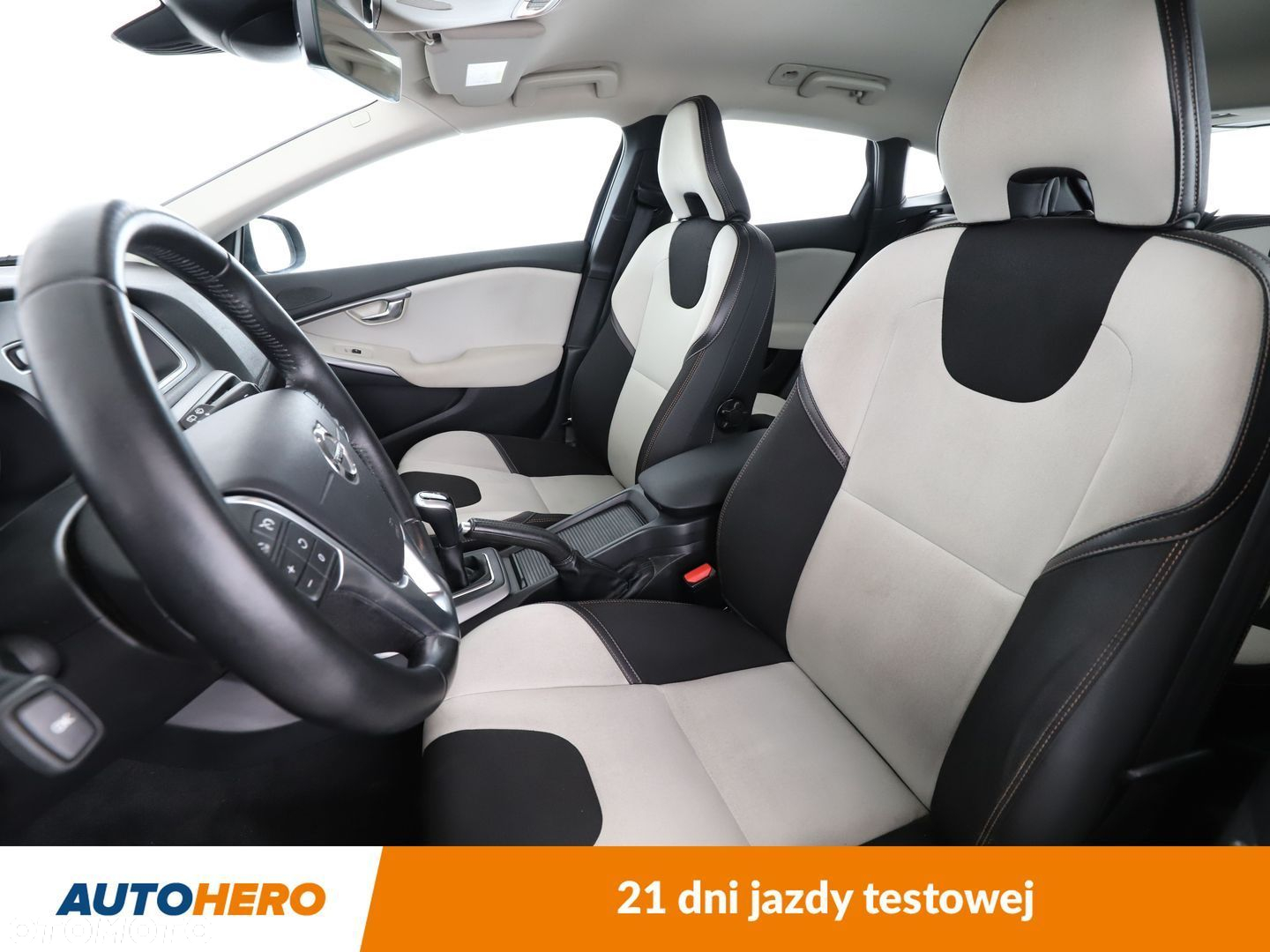Volvo V40 Cross Country - 10