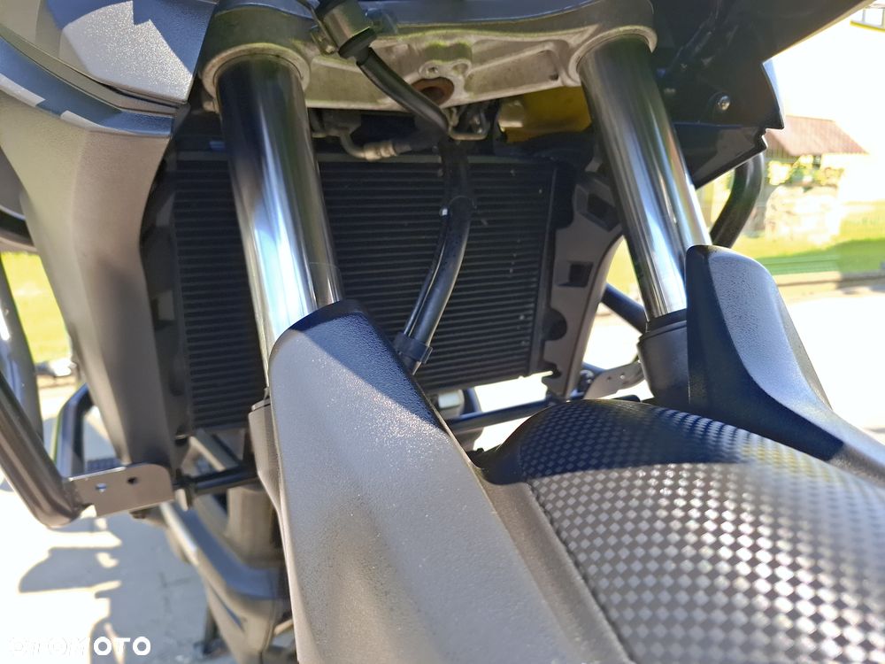 Suzuki V-STROM - 24