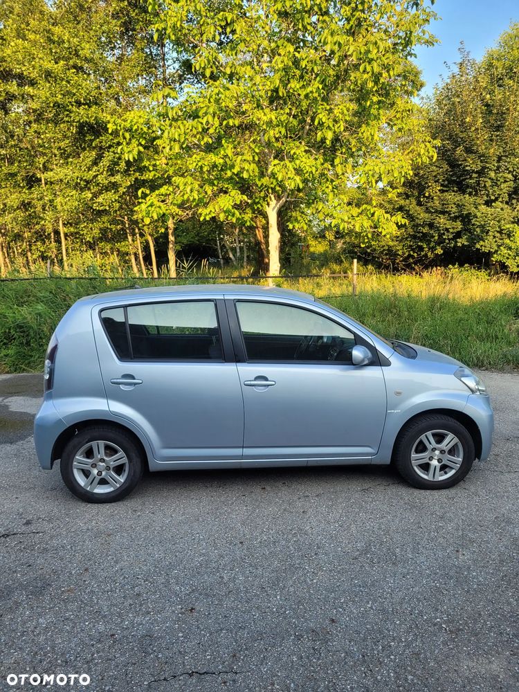 Daihatsu Sirion - 2