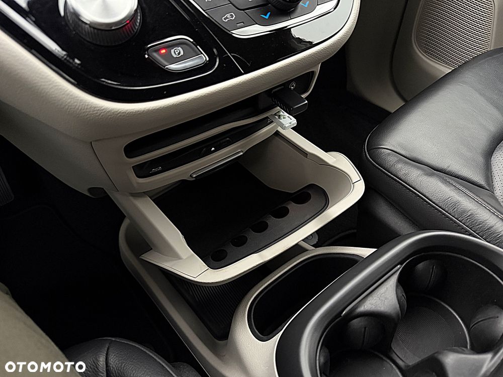 Chrysler Pacifica - 18