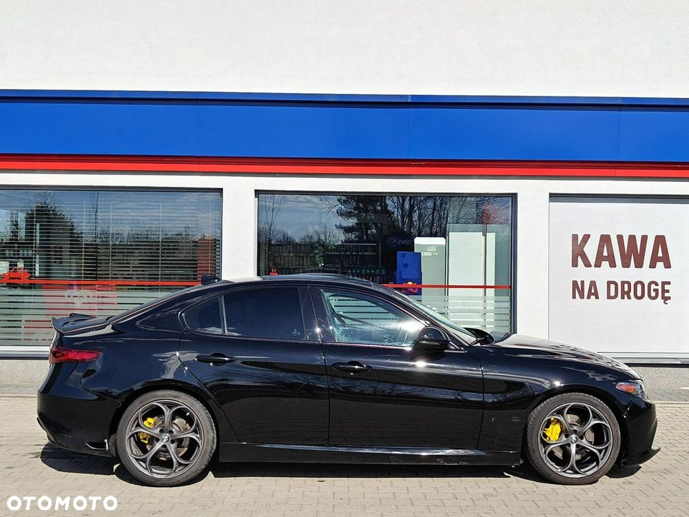 Alfa Romeo Giulia - 8