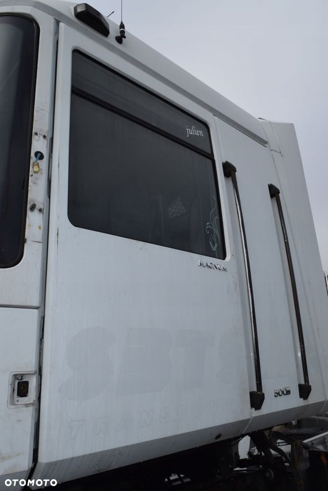 DRZWI LEWE RENAULT MAGNUM 460/500 DXI - 3