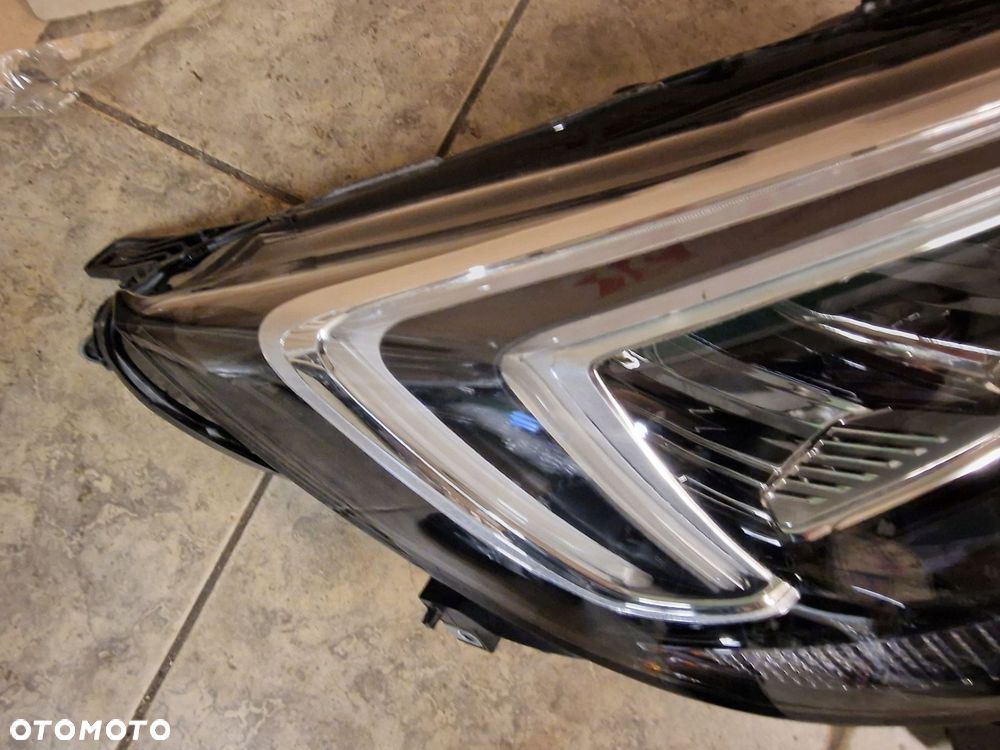 lampa przednia prawa yq00709880 ślizg 39097375 opel crossland led lift 2023 - 2