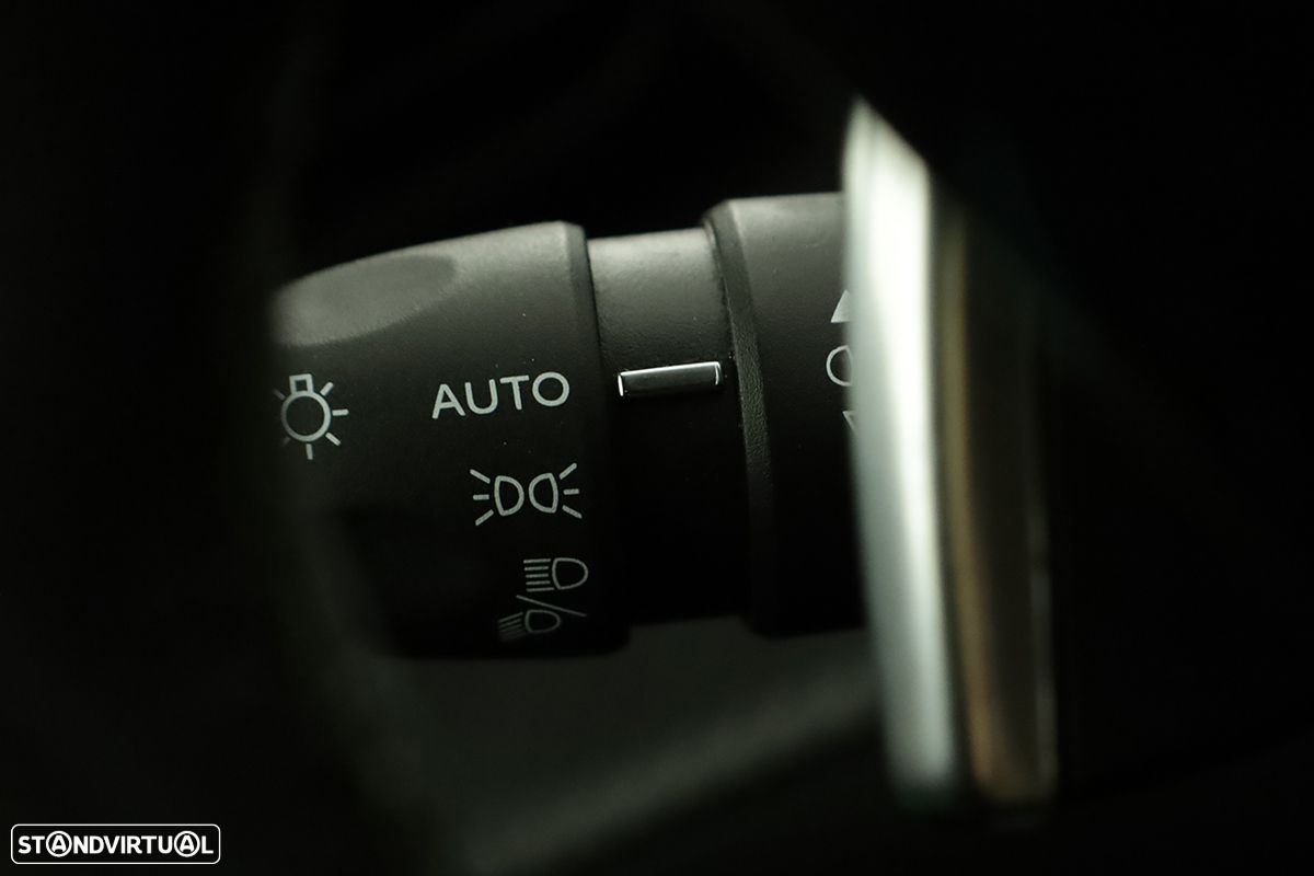 Peugeot 2008 1.2 PureTech GT EAT8 - 17