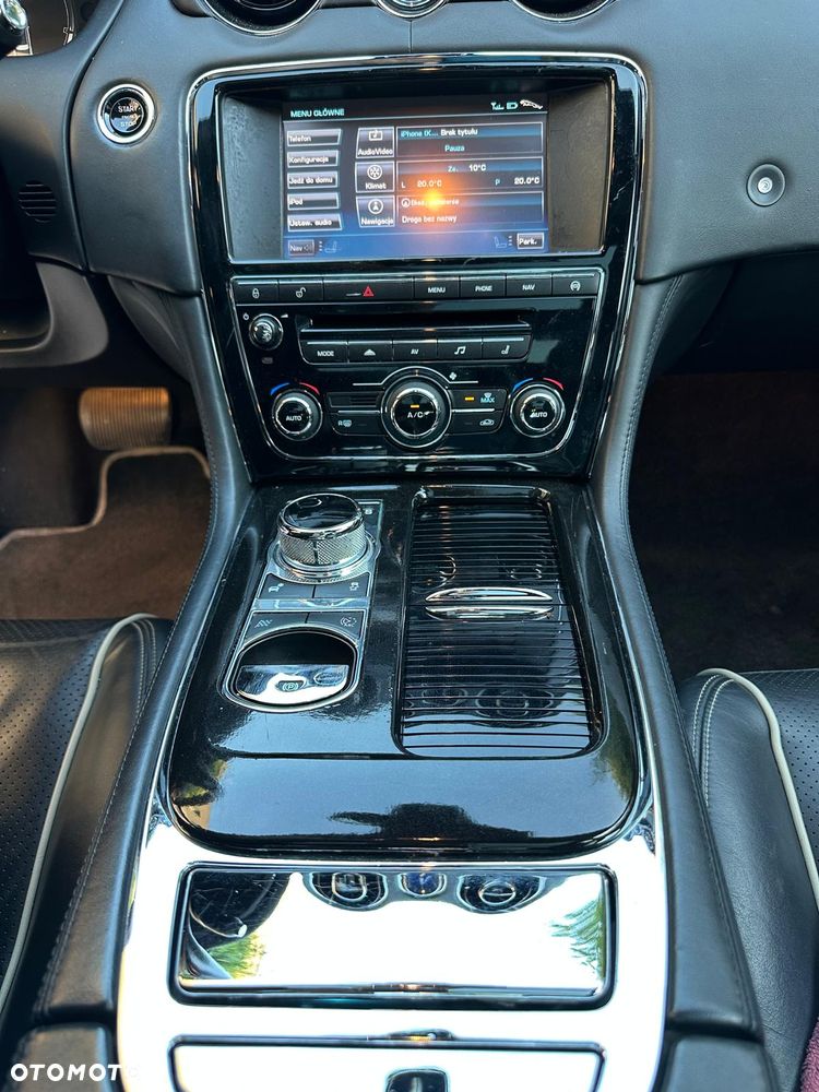 Jaguar XJ 3.0 T AWD LWB Portfolio - 10