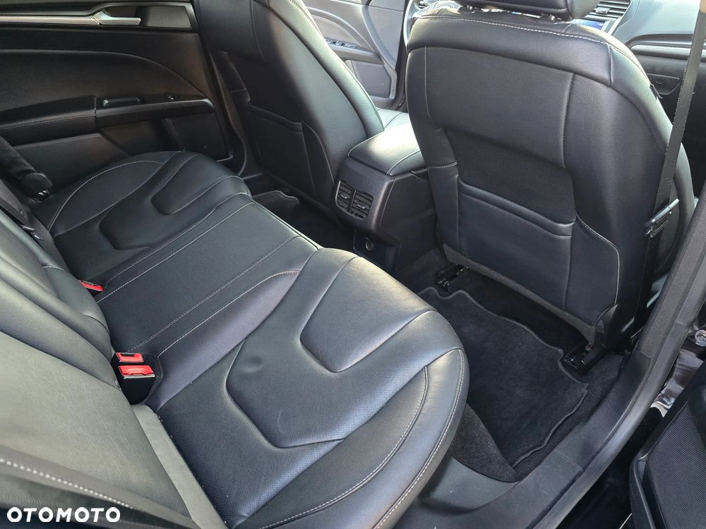 Ford Fusion - 24
