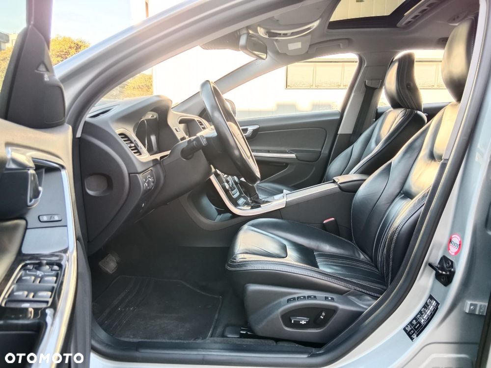 Volvo V60 D6 AWD Plug-in Hybrid Summum - 14