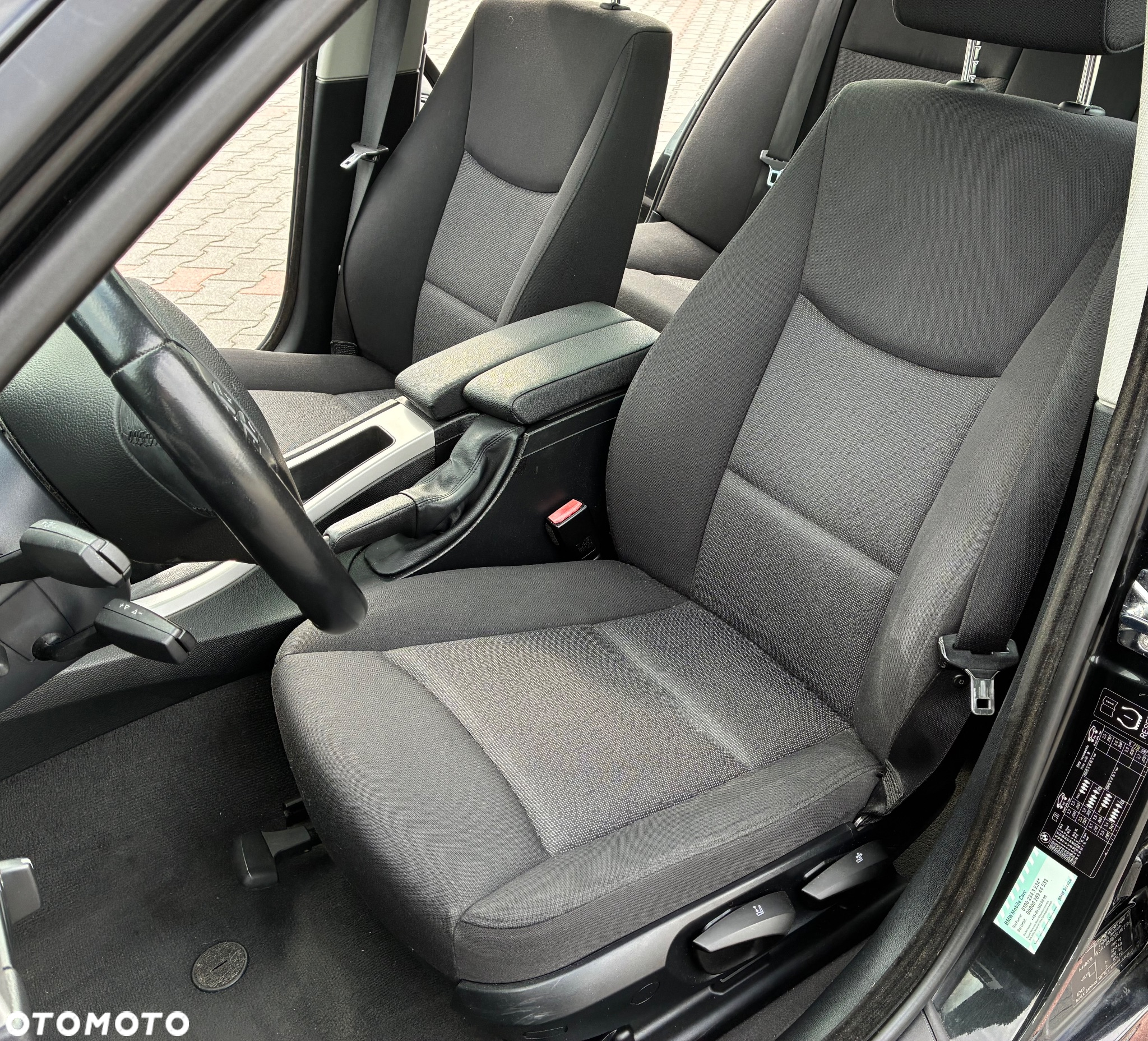 BMW Seria 3 318i Touring - 11
