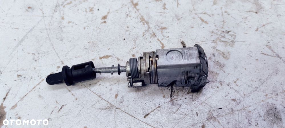 WKŁADKA DRZWI PRAWY PRZÓD AUDI Q5 8R2837168B - 1