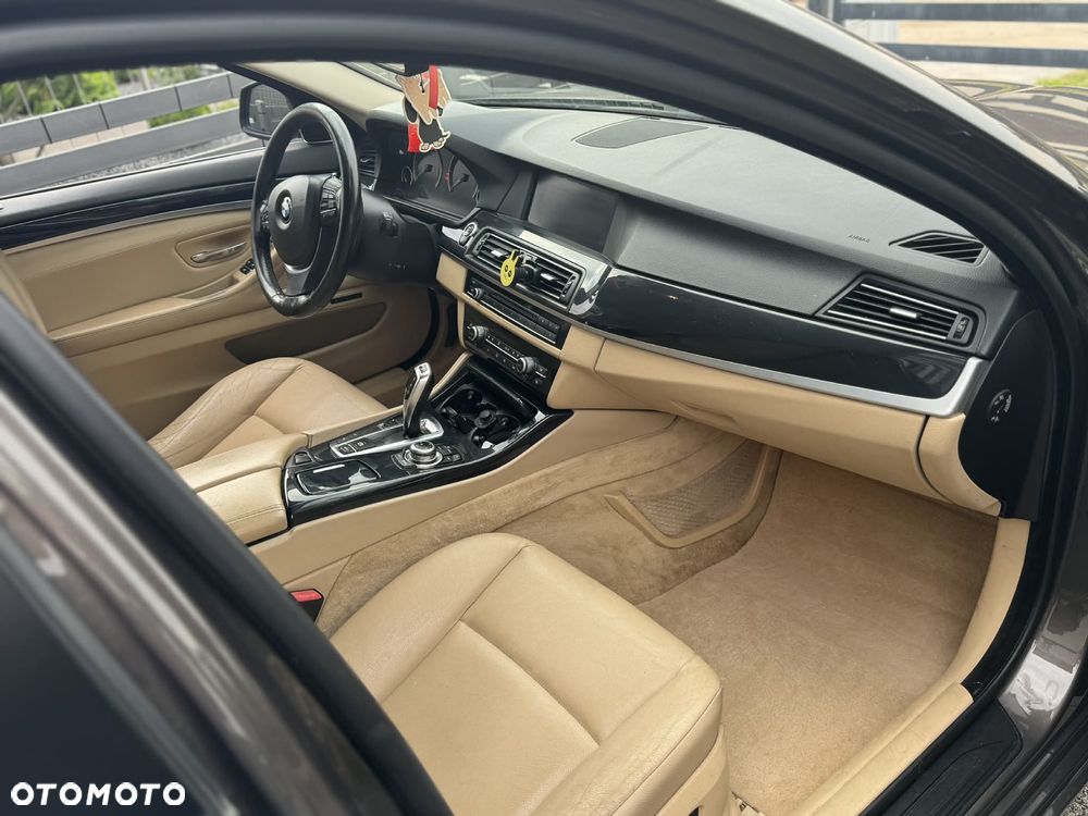 BMW Seria 5 525d - 7