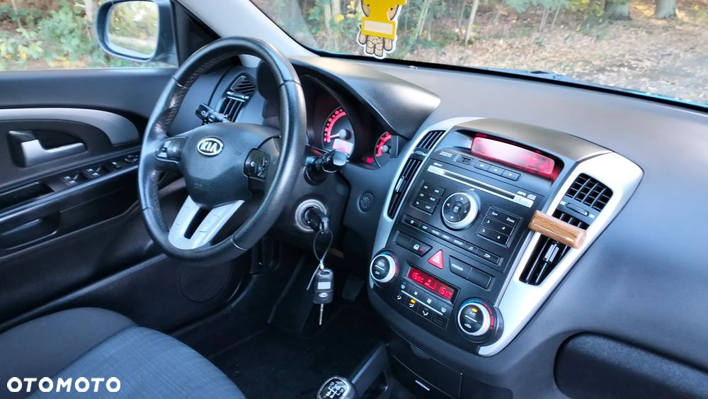 Kia Ceed - 33