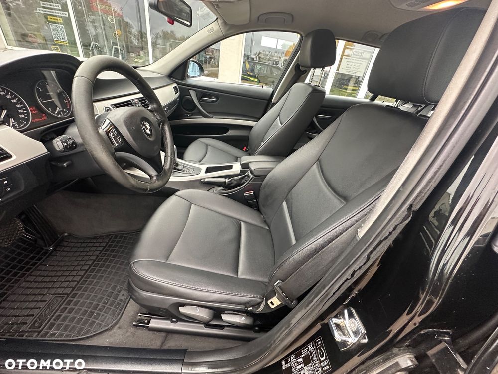 BMW Seria 3 320d DPF Touring - 22