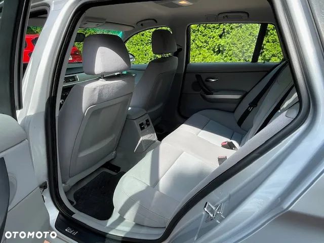 BMW Seria 3 318i - 10