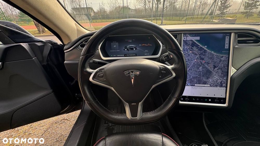 Tesla Model S - 12