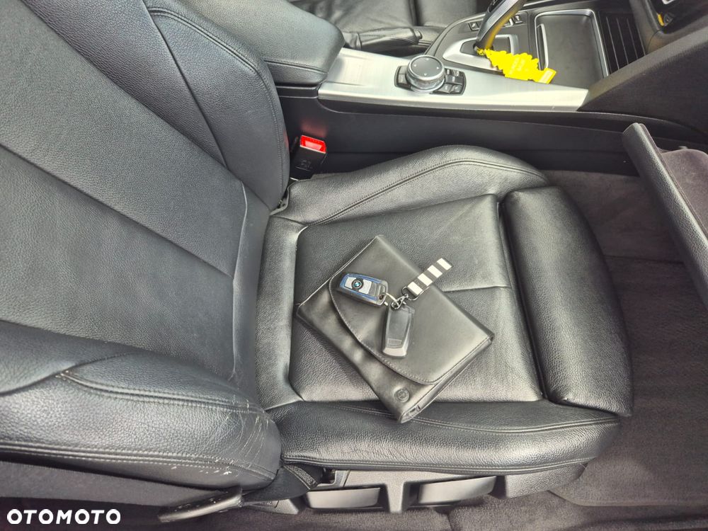 BMW Seria 3 320d xDrive Sport Line - 28