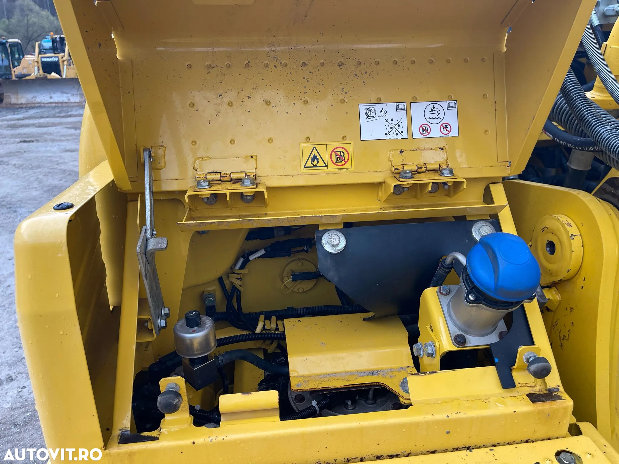 Komatsu PC 210LC-11 - 9