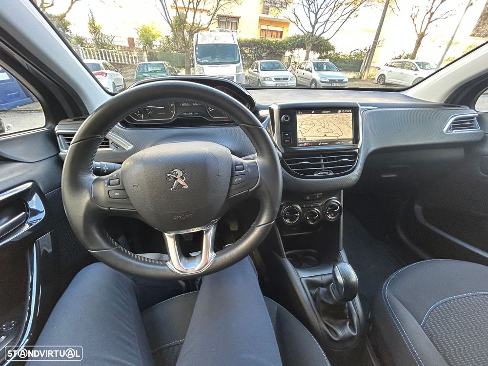 Peugeot 208 1.2 PureTech Signature - 34