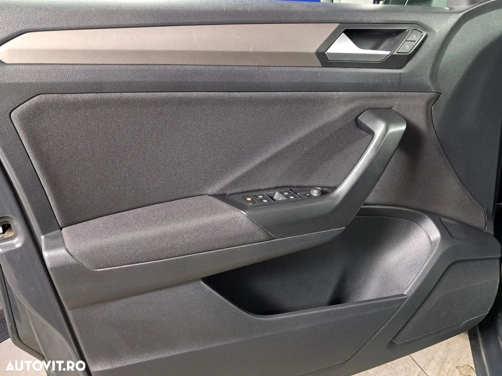 Volkswagen T-Roc - 10