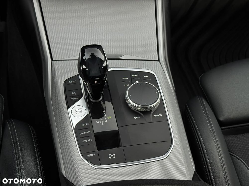 BMW Seria 3 320d xDrive - 37