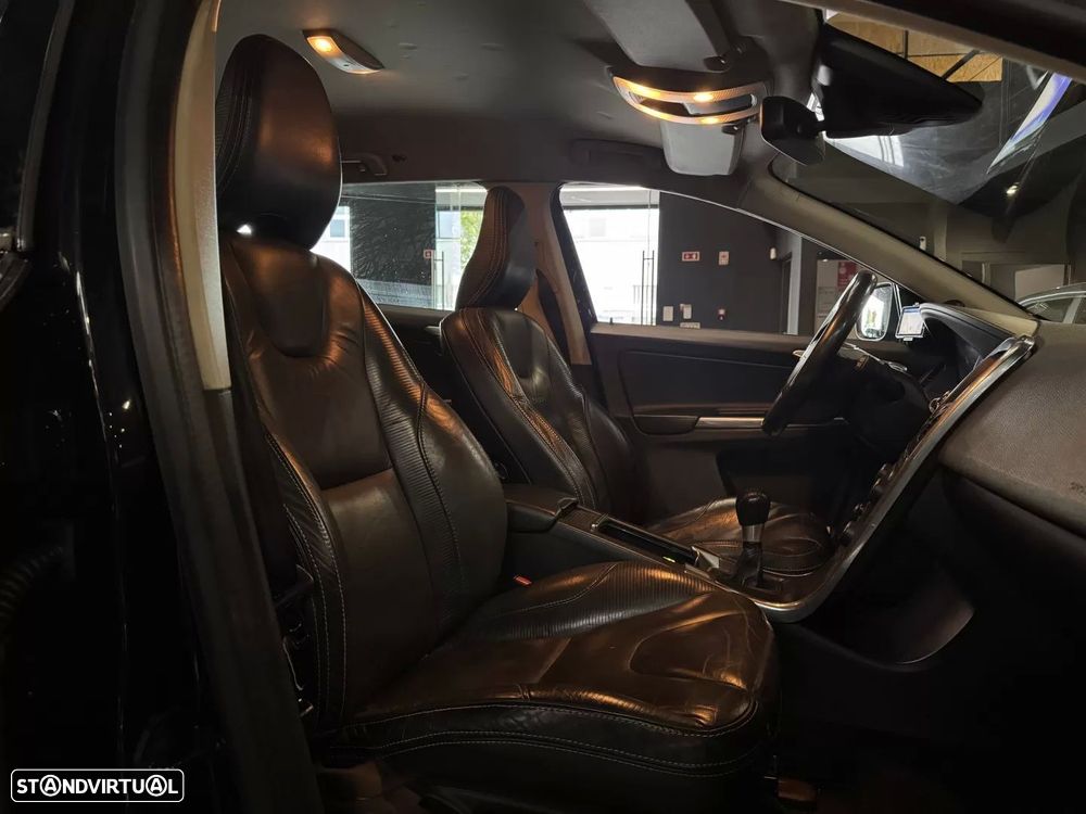 Volvo XC 60 2.0 D4 R-Design Start/Stop - 34