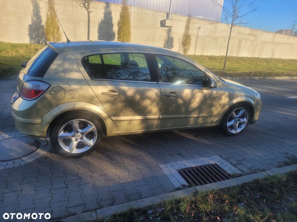 Opel Astra 2.0 Turbo Cosmo - 9