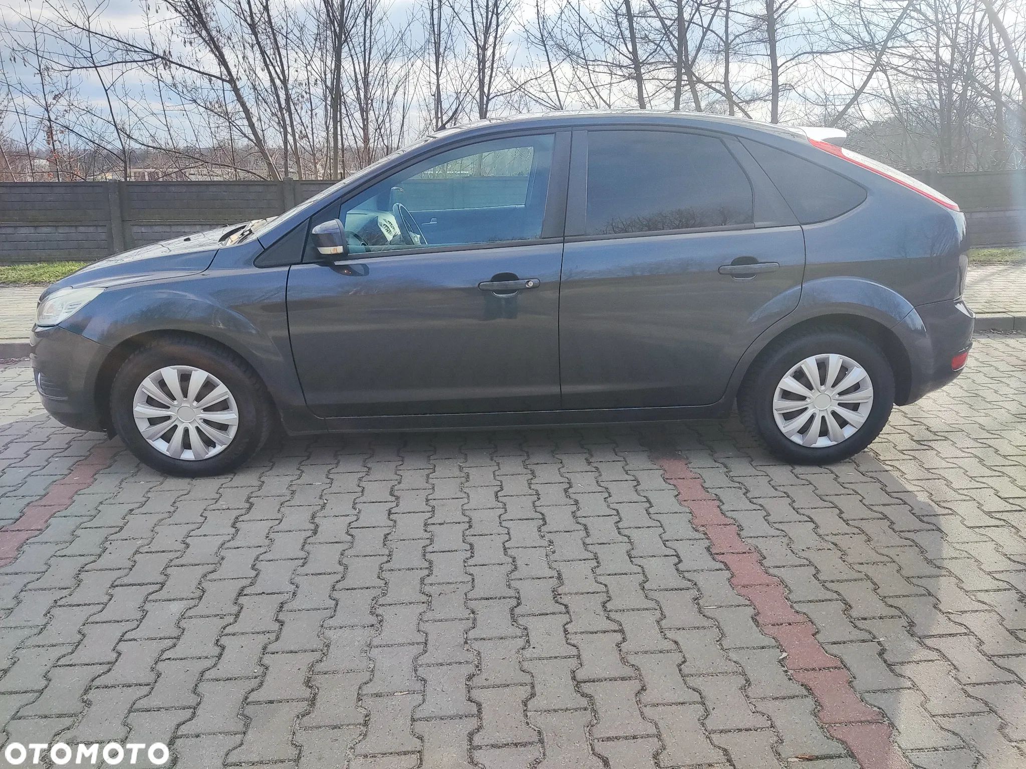 Ford Focus 1.6 16V Ambiente - 1