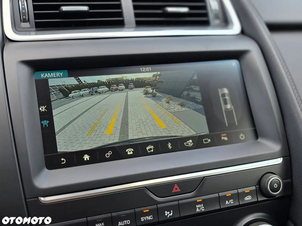 Jaguar E-Pace 2.0 i4P AWD R-Dynamic SE - 22