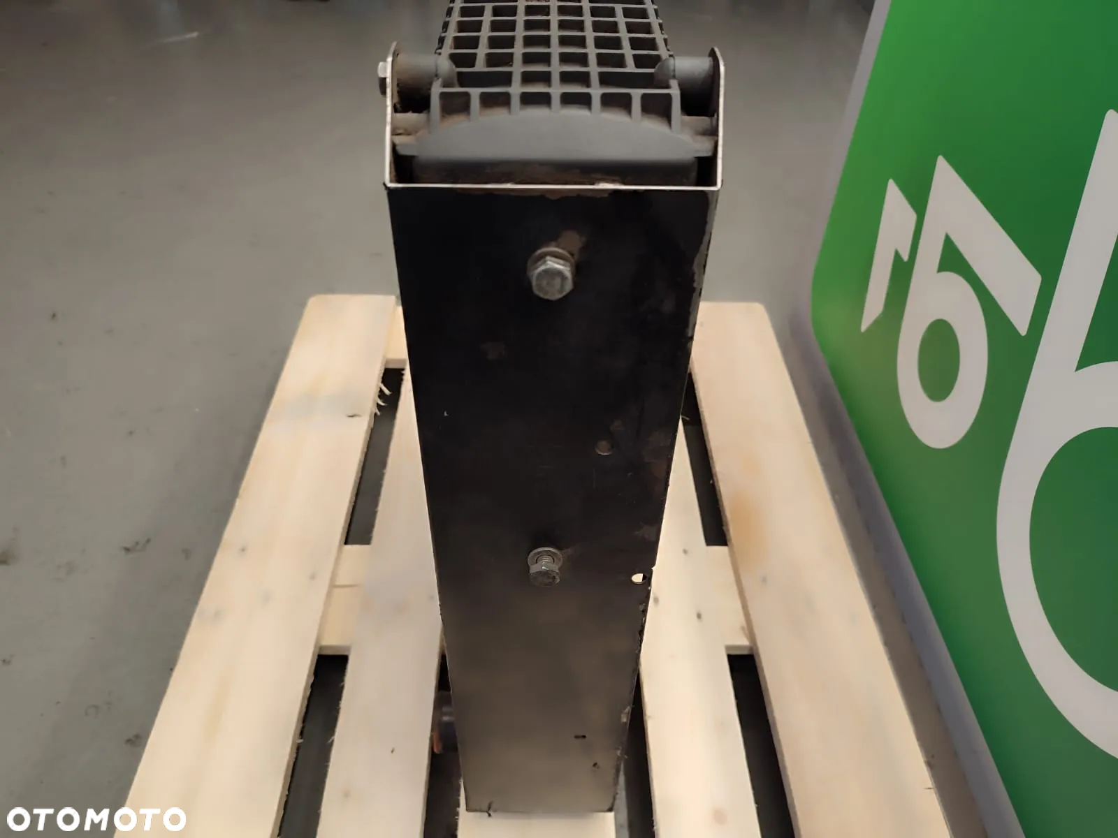 Chłodnica wody PA66GF30 CAT TH 330 - 7