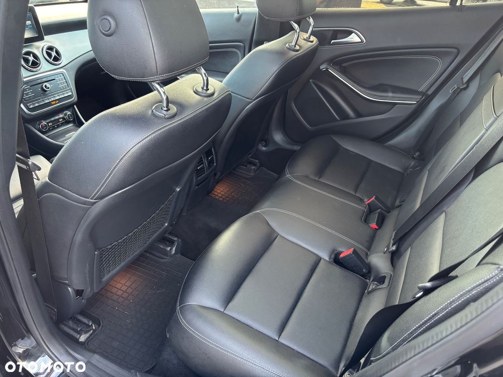 Mercedes-Benz GLA 250 4Matic 7G-DCT UrbanStyle Edition - 16