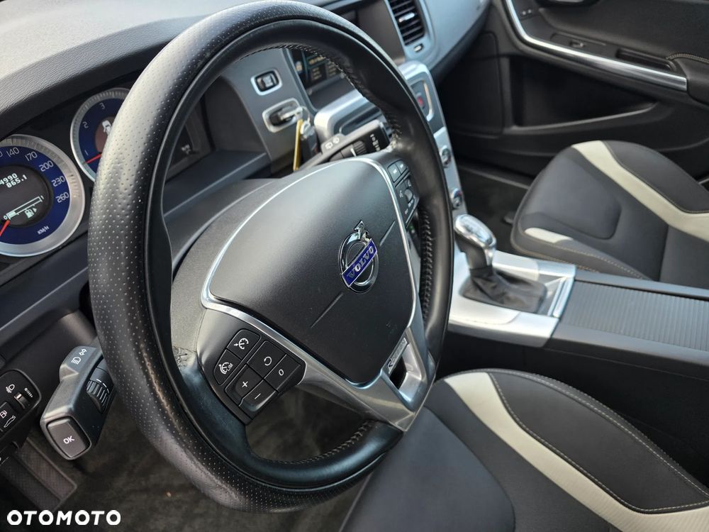 Volvo V60 D3 Geartronic Summum - 19