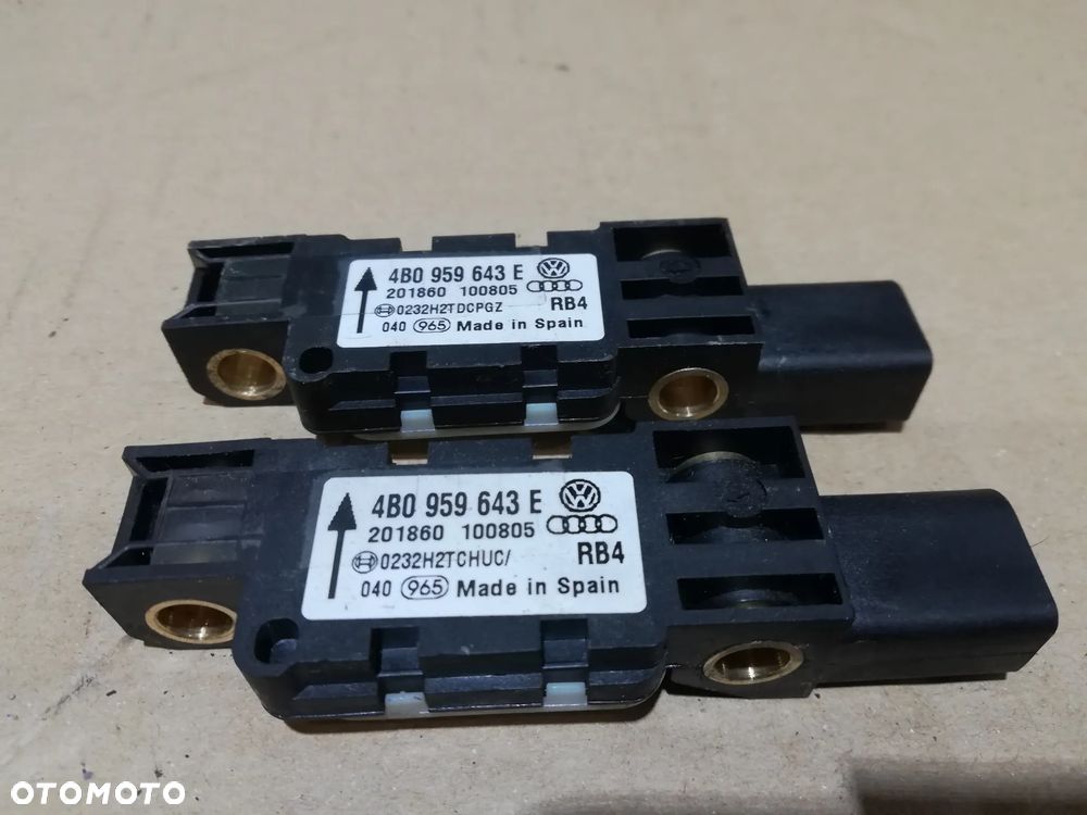 CZUJNIK UDERZENIA BOCZNEGO AUDI A8 D3 4B0959643E - 1